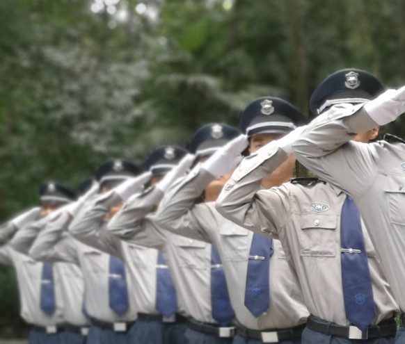 物業(yè)保安是物業(yè)管理中維護(hù)小區(qū)、商業(yè)綜合體、寫(xiě)字樓等場(chǎng)所公共安全和秩序的重要力量